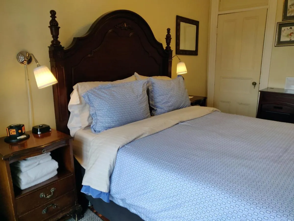 Gingerbread Manor Bed & Breakfast Montreal