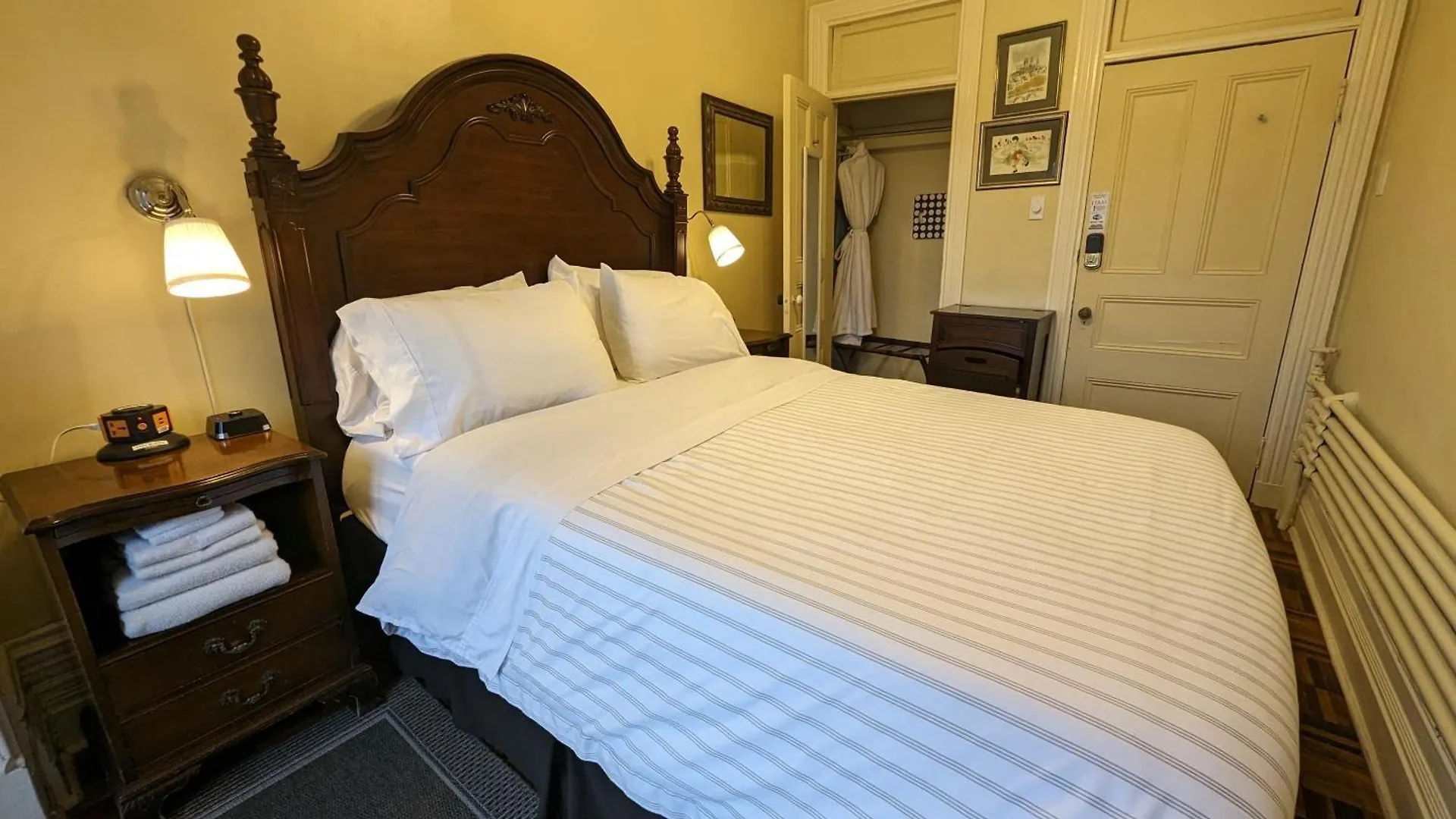 Gingerbread Manor Bed & Breakfast Montreal Canada