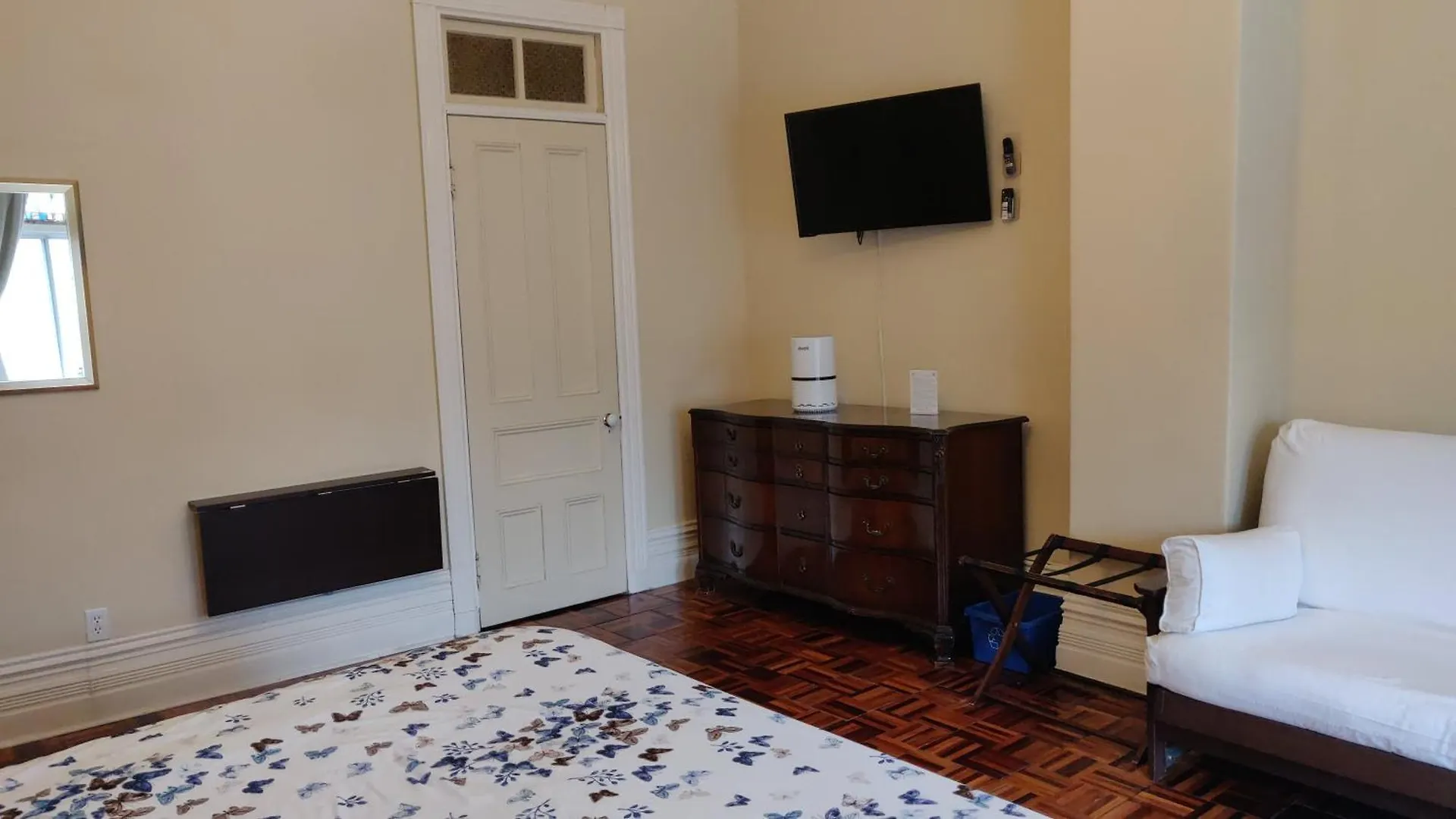 Gingerbread Manor Bed & Breakfast Montreal