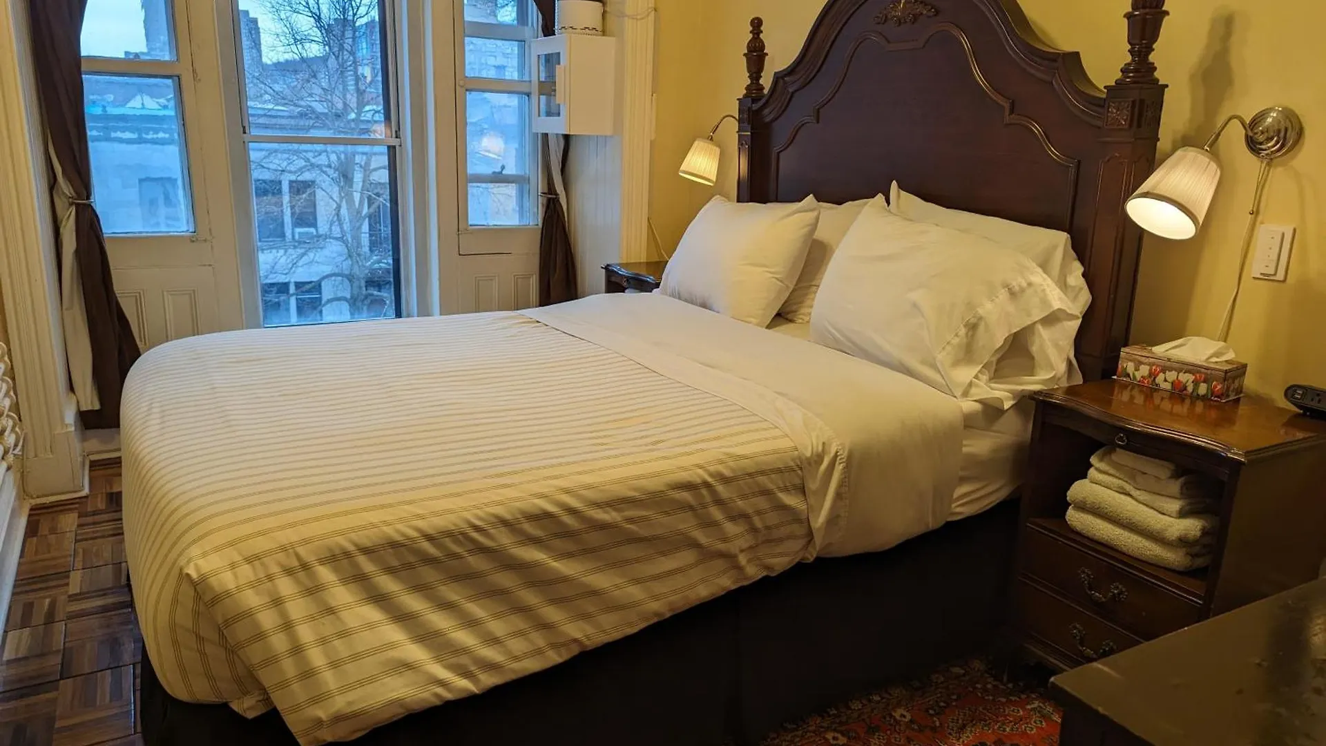 Gingerbread Manor Bed & Breakfast Montreal 3*,  Canada