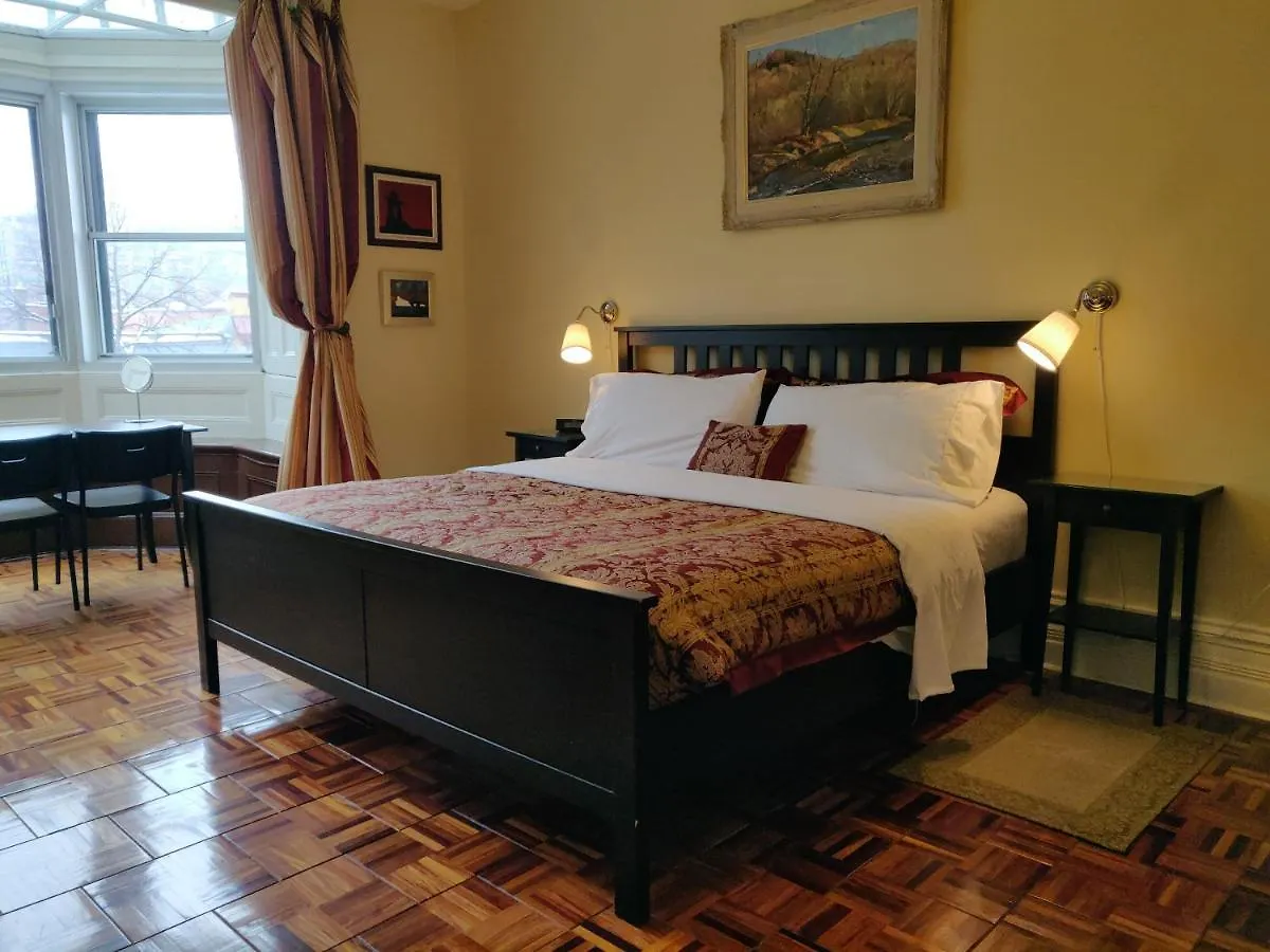Gingerbread Manor Bed & Breakfast Montreal