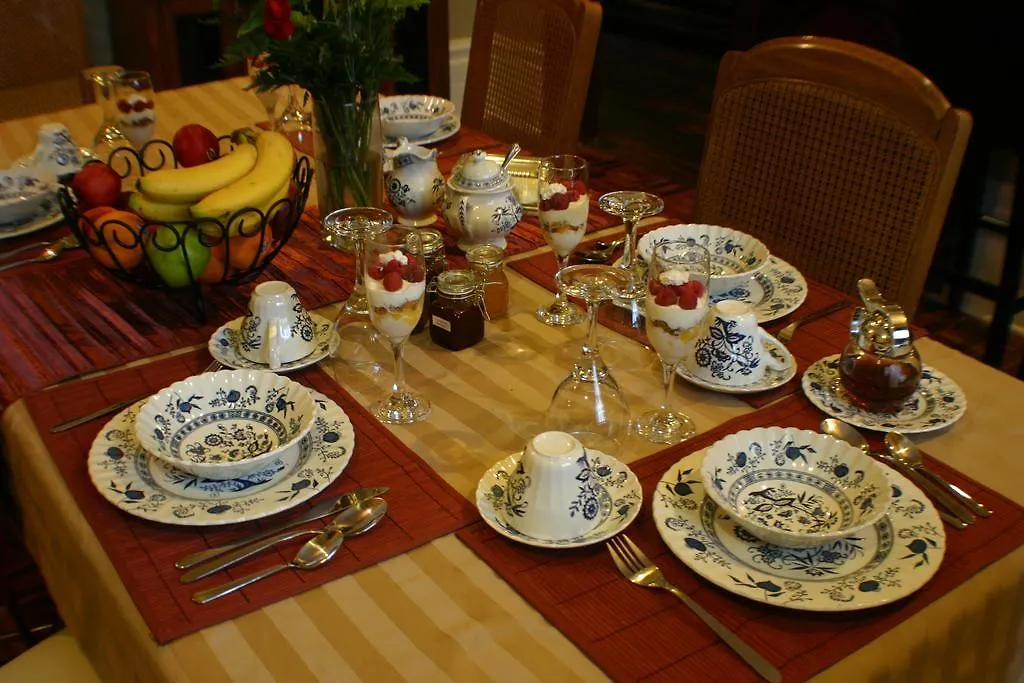 Gingerbread Manor Bed & Breakfast Montreal