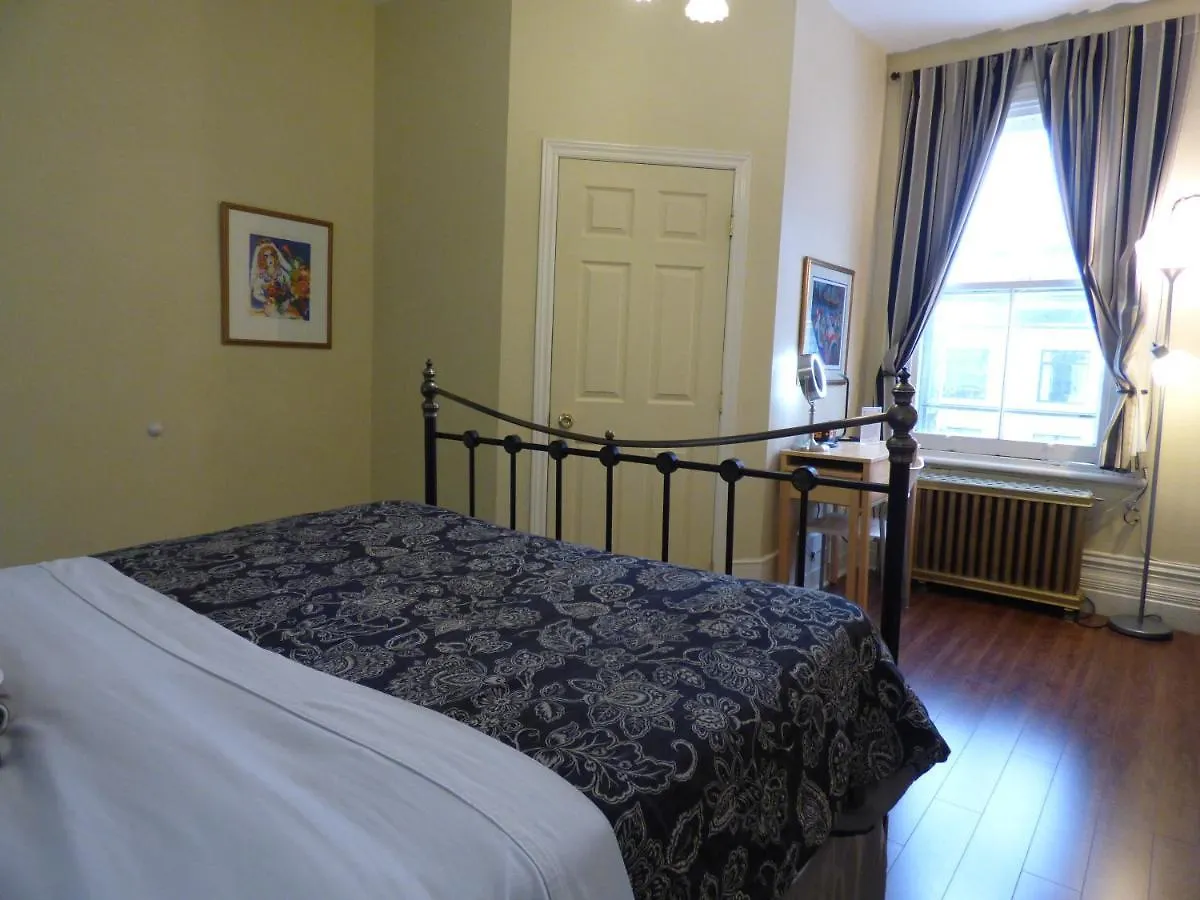 Gingerbread Manor Bed & Breakfast Montreal