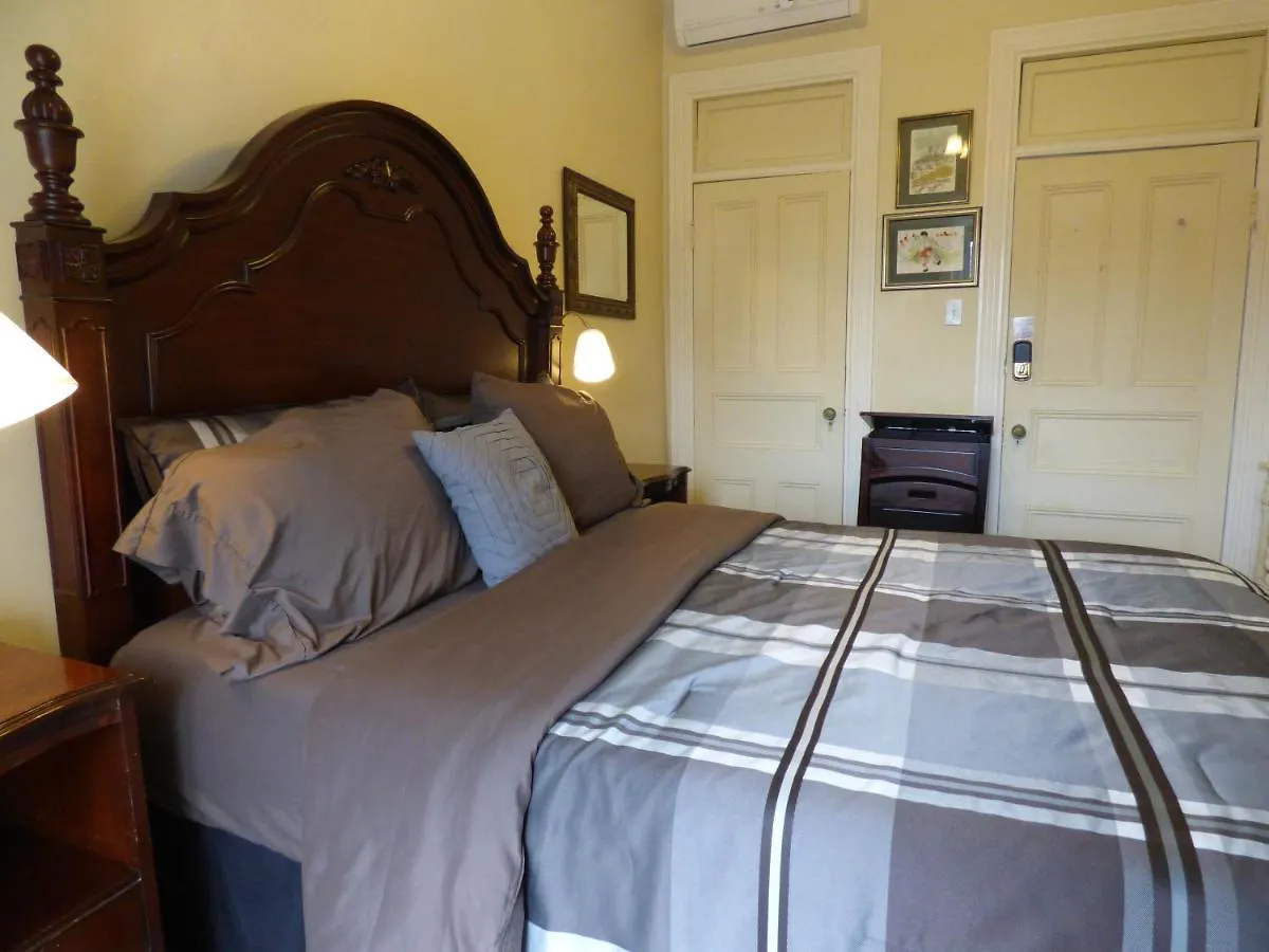 Gingerbread Manor Bed & Breakfast Montreal