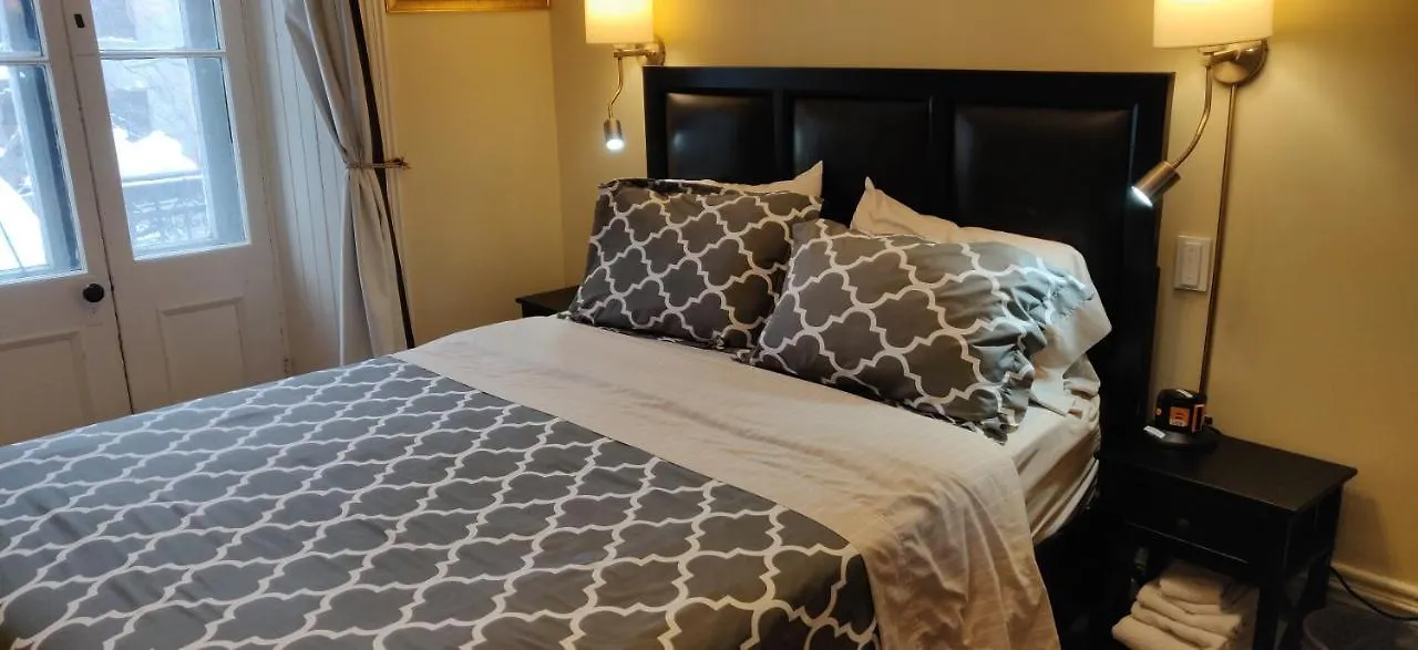Gingerbread Manor Bed & Breakfast Montreal