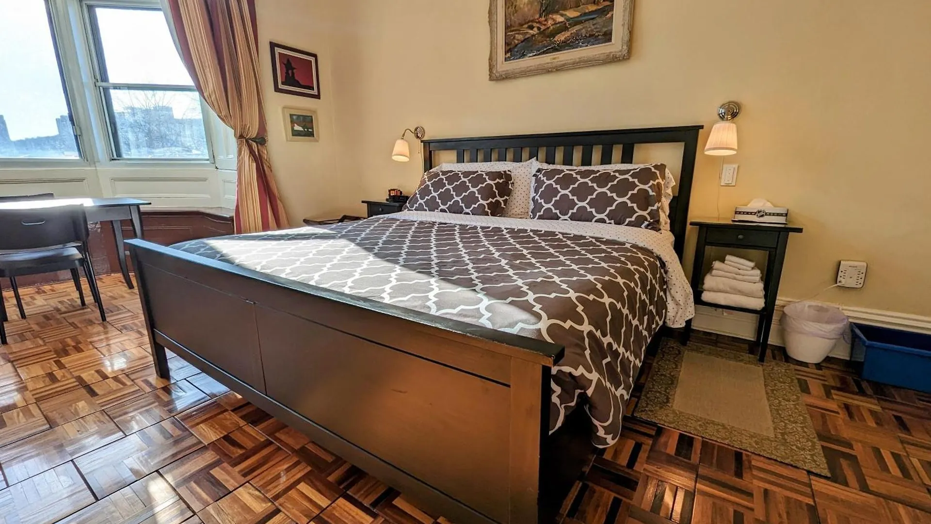 Gingerbread Manor Bed & Breakfast Montreal