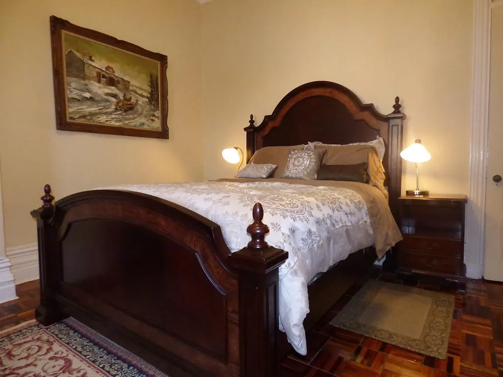 ***  Gingerbread Manor Bed & Breakfast Montreal Canada