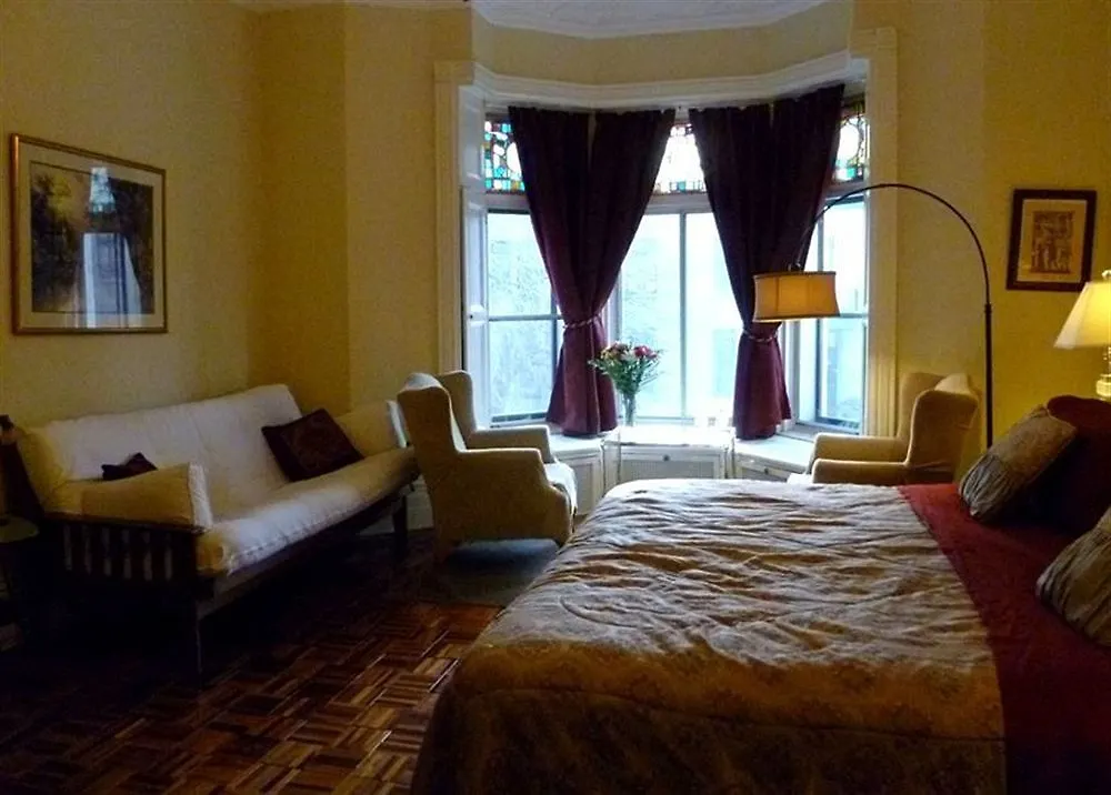 Gingerbread Manor Bed & Breakfast Montreal 3*,  Canada