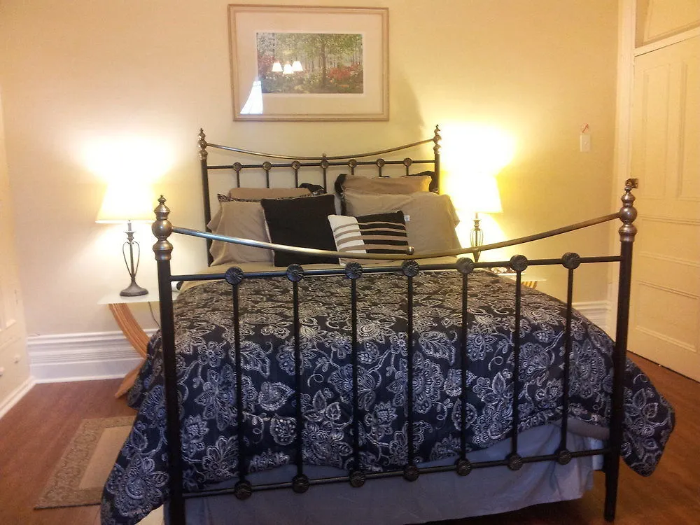 Gingerbread Manor Bed & Breakfast Montreal