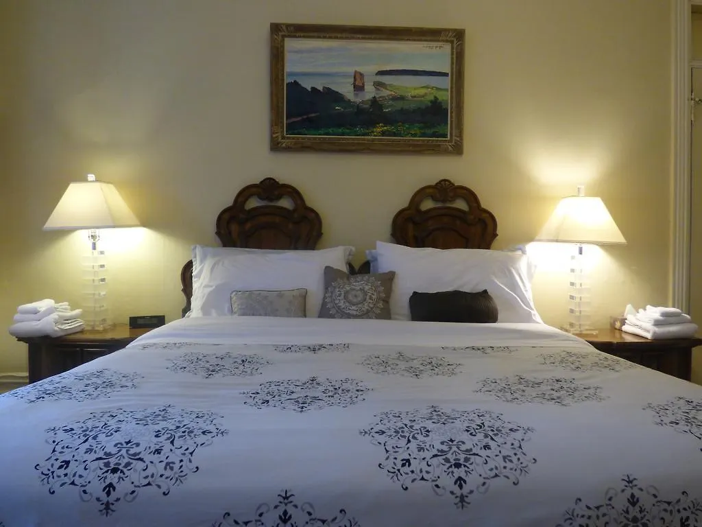 Gingerbread Manor Bed & Breakfast Montreal 3*,
