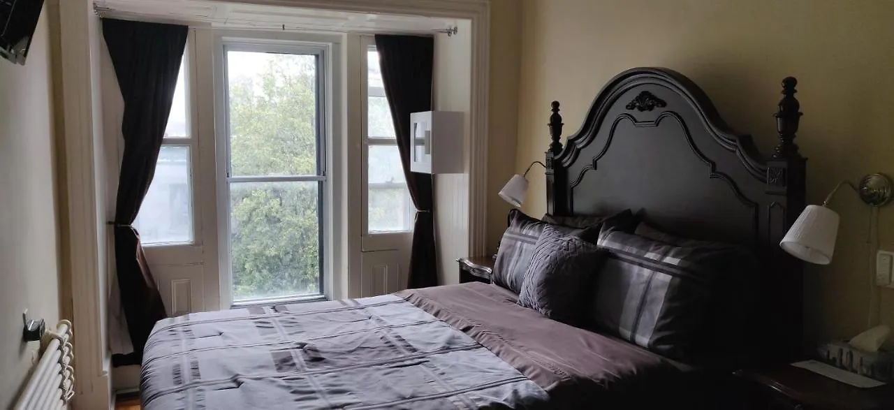 Gingerbread Manor Bed & Breakfast Montreal