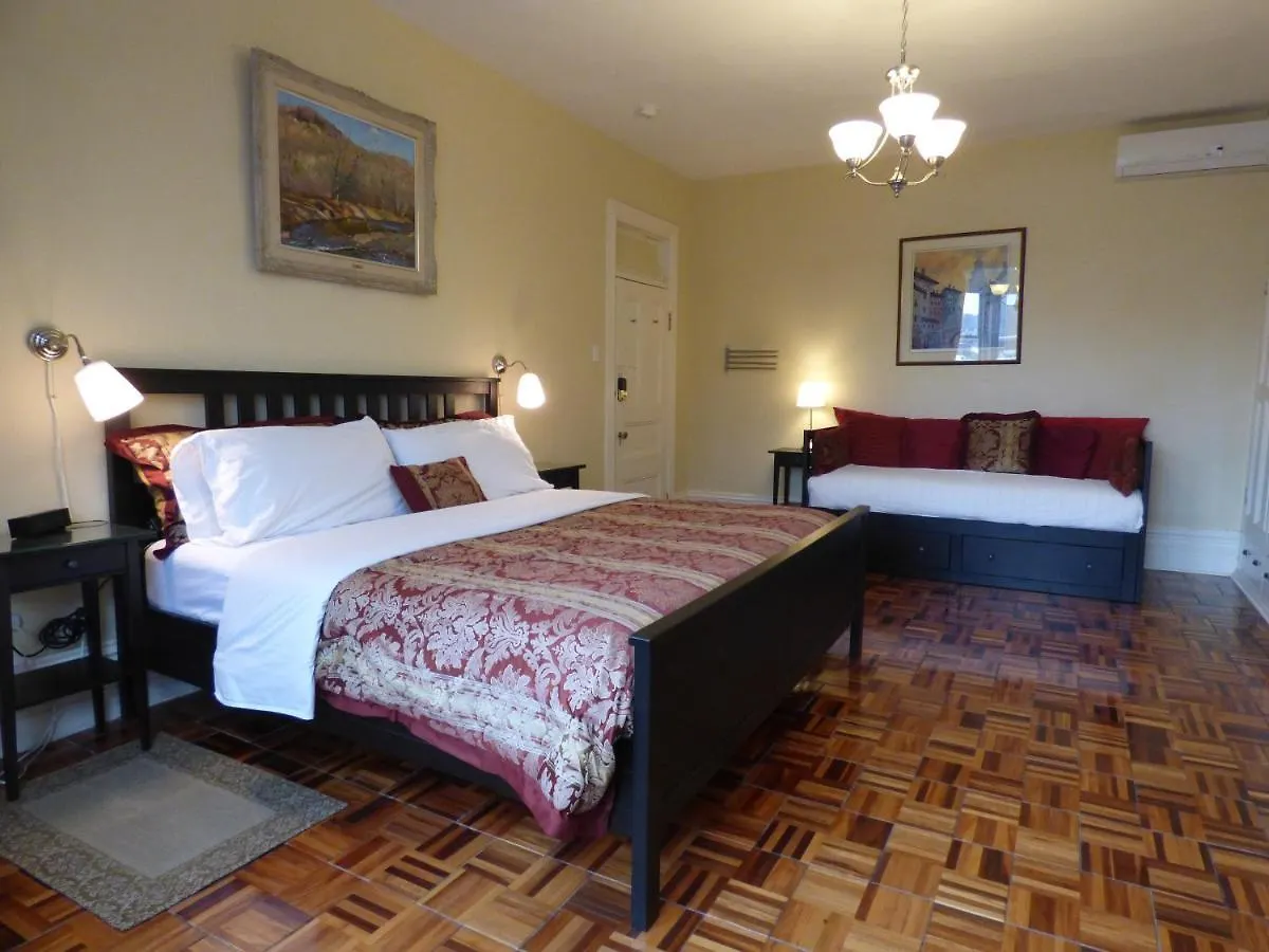 ***  Gingerbread Manor Bed & Breakfast Montreal Canada