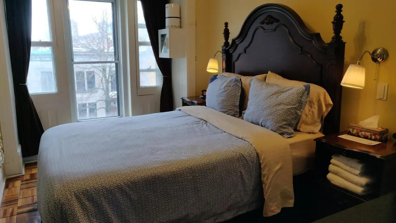 Gingerbread Manor Bed & Breakfast Montreal 3*,  Canada