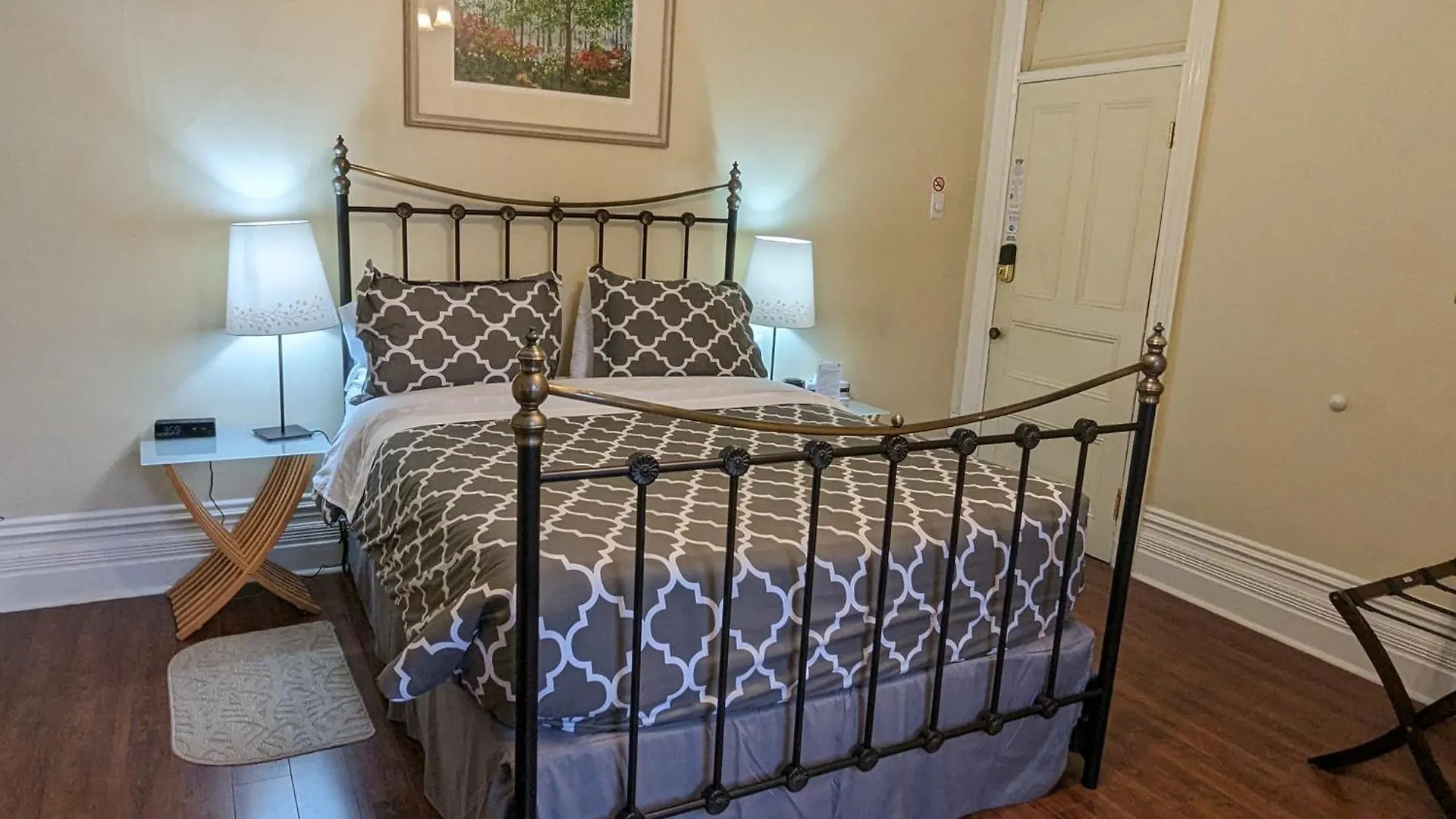 Gingerbread Manor Bed & Breakfast Montreal