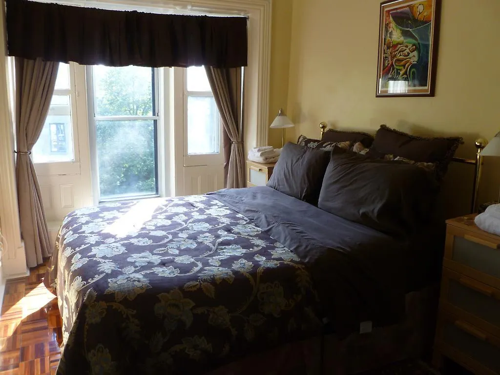 Gingerbread Manor Bed & Breakfast Montreal